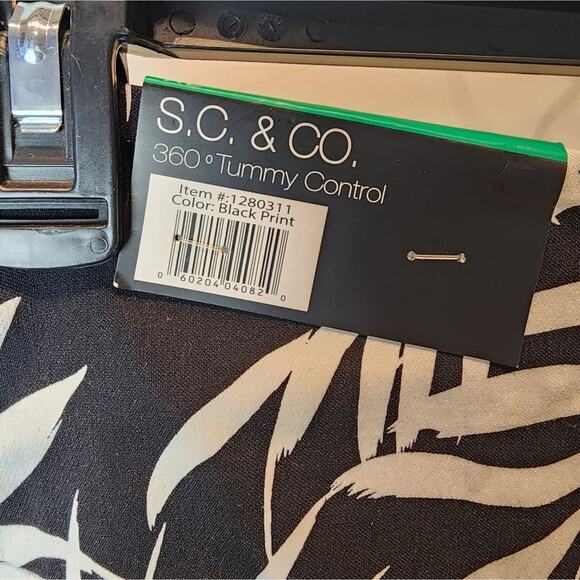 New S.C. & Co. Tropical Print Black & White Mini Skirt Lycra Lined Shorts XL - Picture 10 of 10